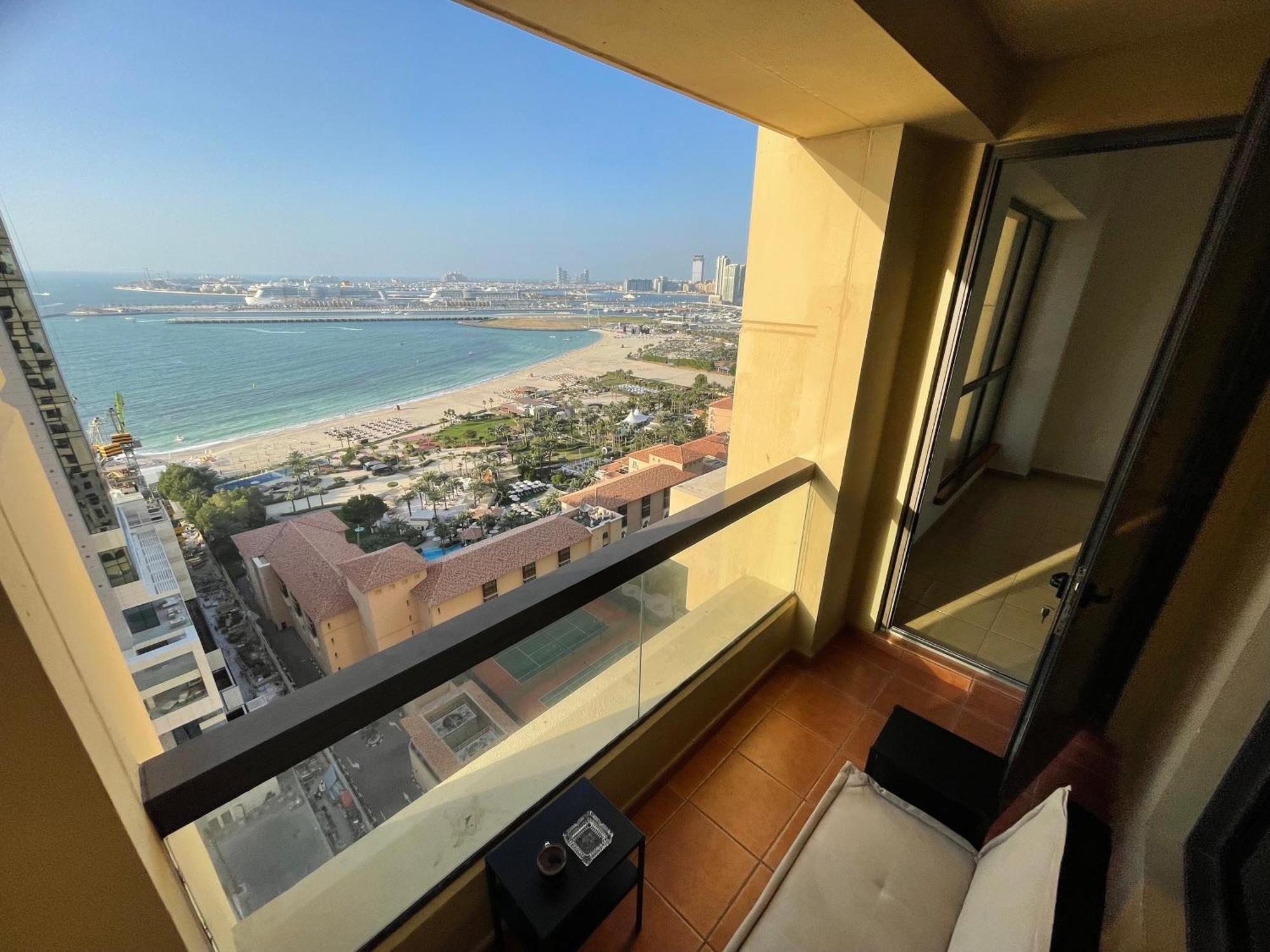 Seaview Beach Hostel Jbr - Walk To Beach - Gym - Pool - Metro Station Dubaj Kültér fotó