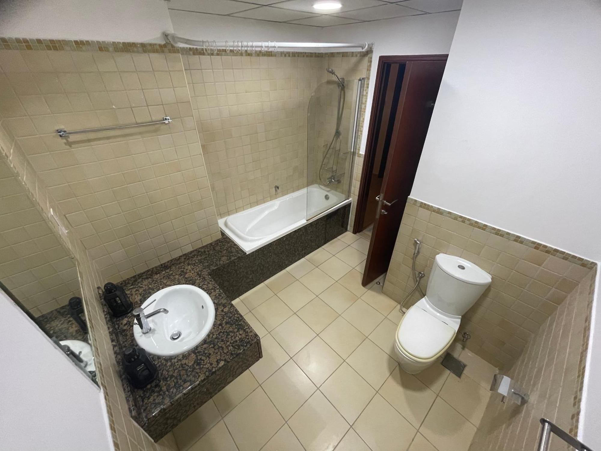 Seaview Beach Hostel Jbr - Walk To Beach - Gym - Pool - Metro Station Dubaj Kültér fotó