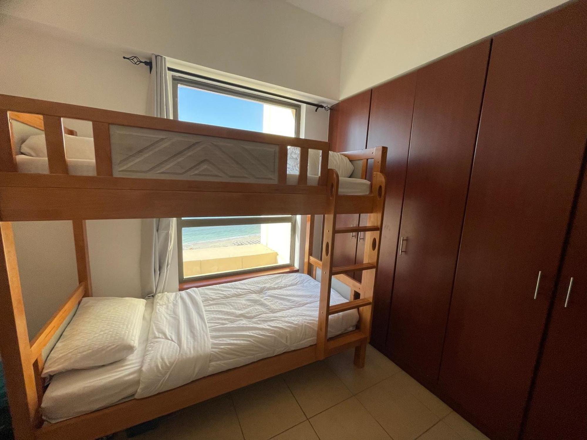 Seaview Beach Hostel Jbr - Walk To Beach - Gym - Pool - Metro Station Dubaj Kültér fotó