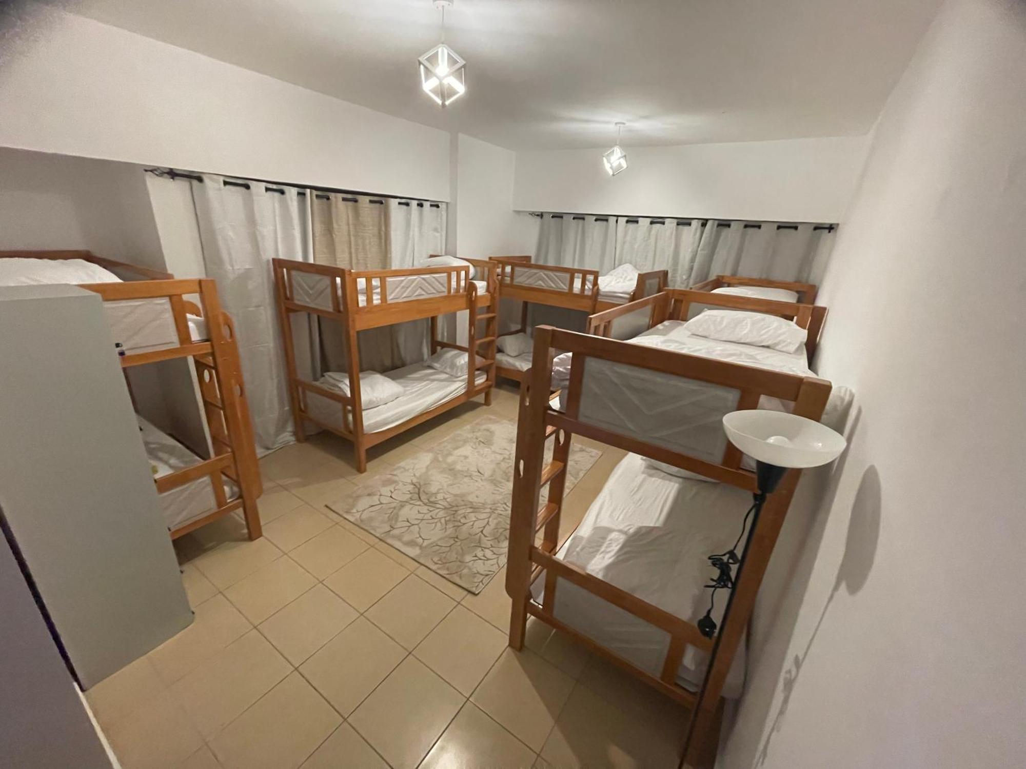 Seaview Beach Hostel Jbr - Walk To Beach - Gym - Pool - Metro Station Dubaj Kültér fotó