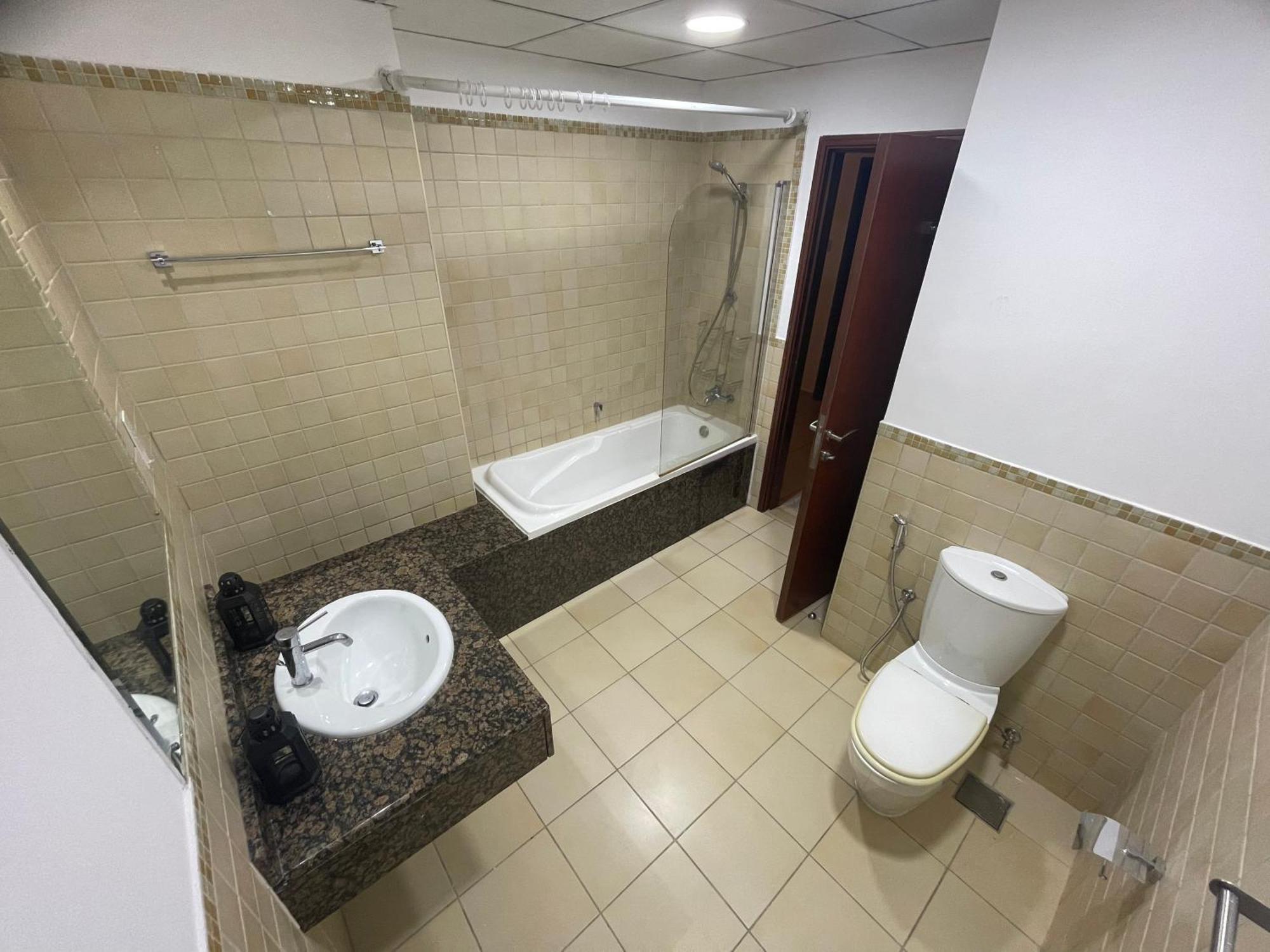 Seaview Beach Hostel Jbr - Walk To Beach - Gym - Pool - Metro Station Dubaj Kültér fotó