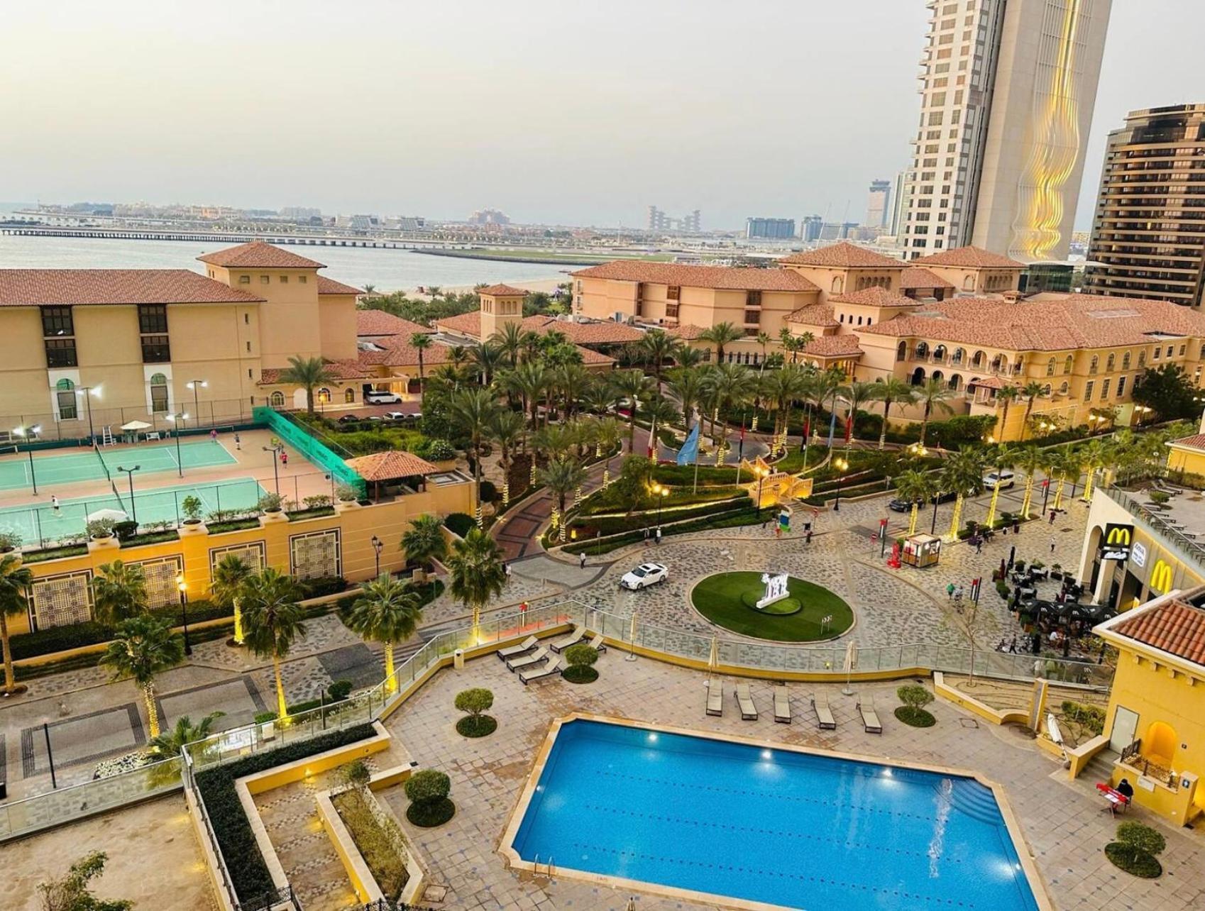 Seaview Beach Hostel Jbr - Walk To Beach - Gym - Pool - Metro Station Dubaj Kültér fotó
