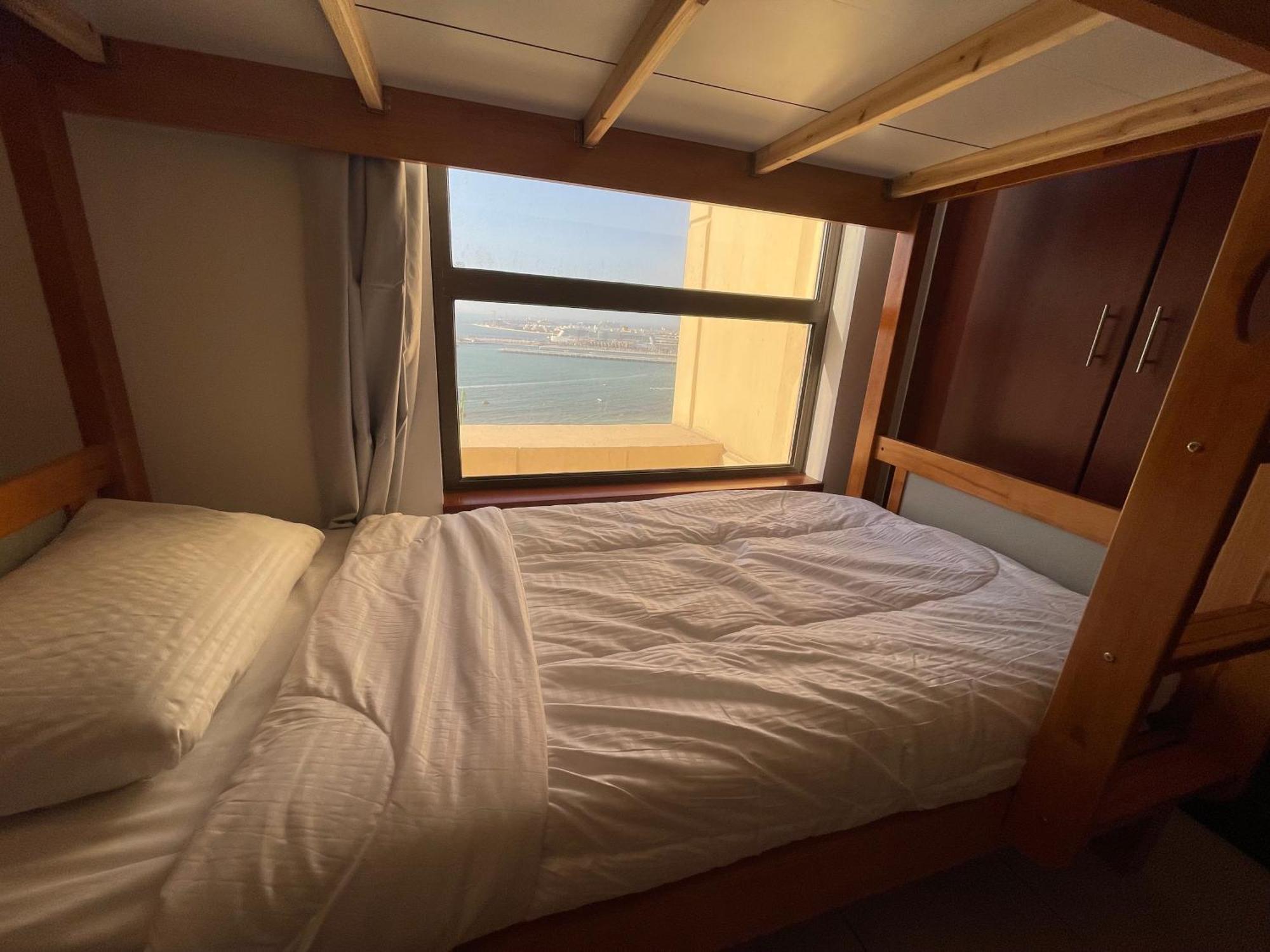 Seaview Beach Hostel Jbr - Walk To Beach - Gym - Pool - Metro Station Dubaj Kültér fotó