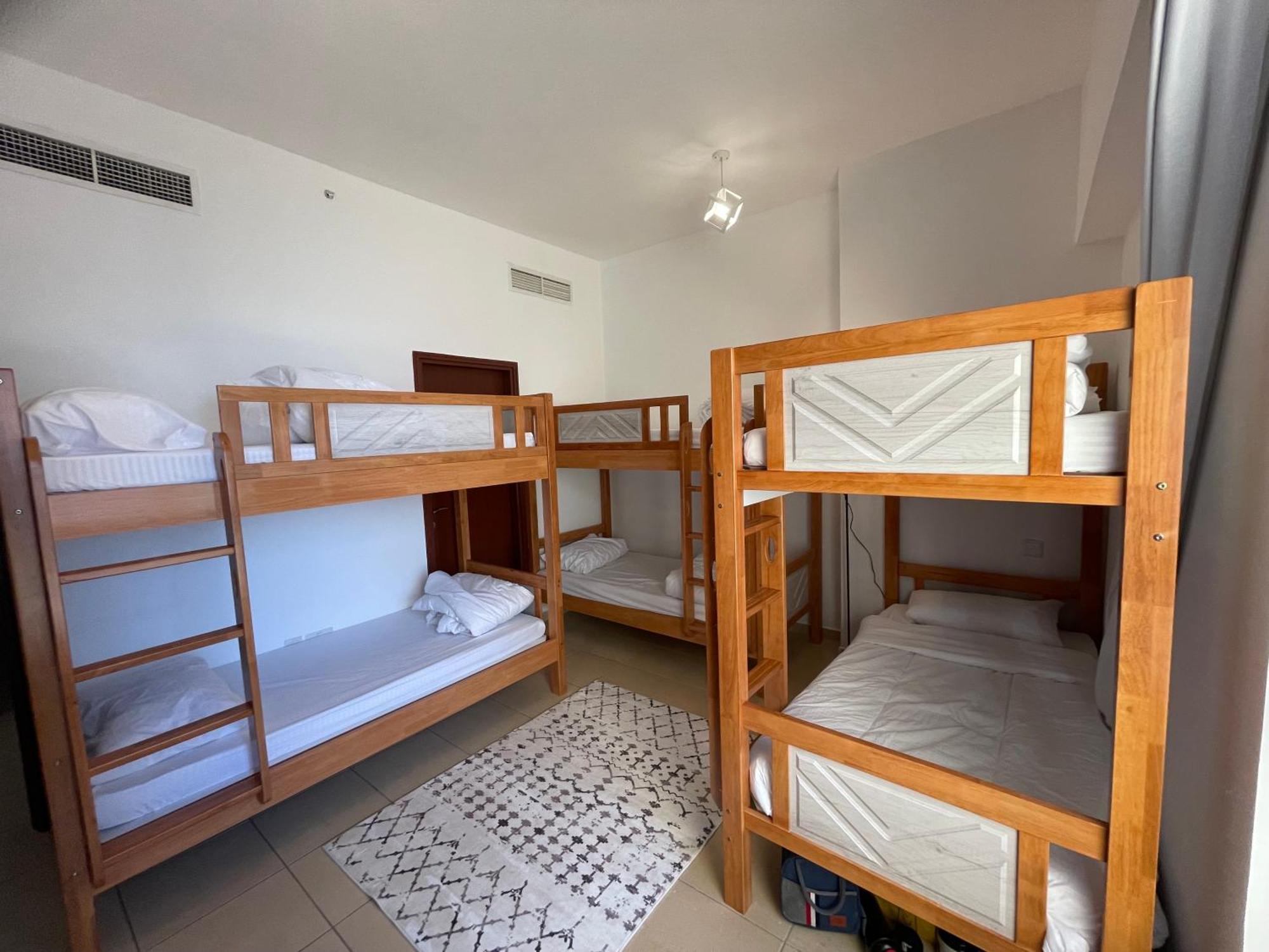 Seaview Beach Hostel Jbr - Walk To Beach - Gym - Pool - Metro Station Dubaj Kültér fotó
