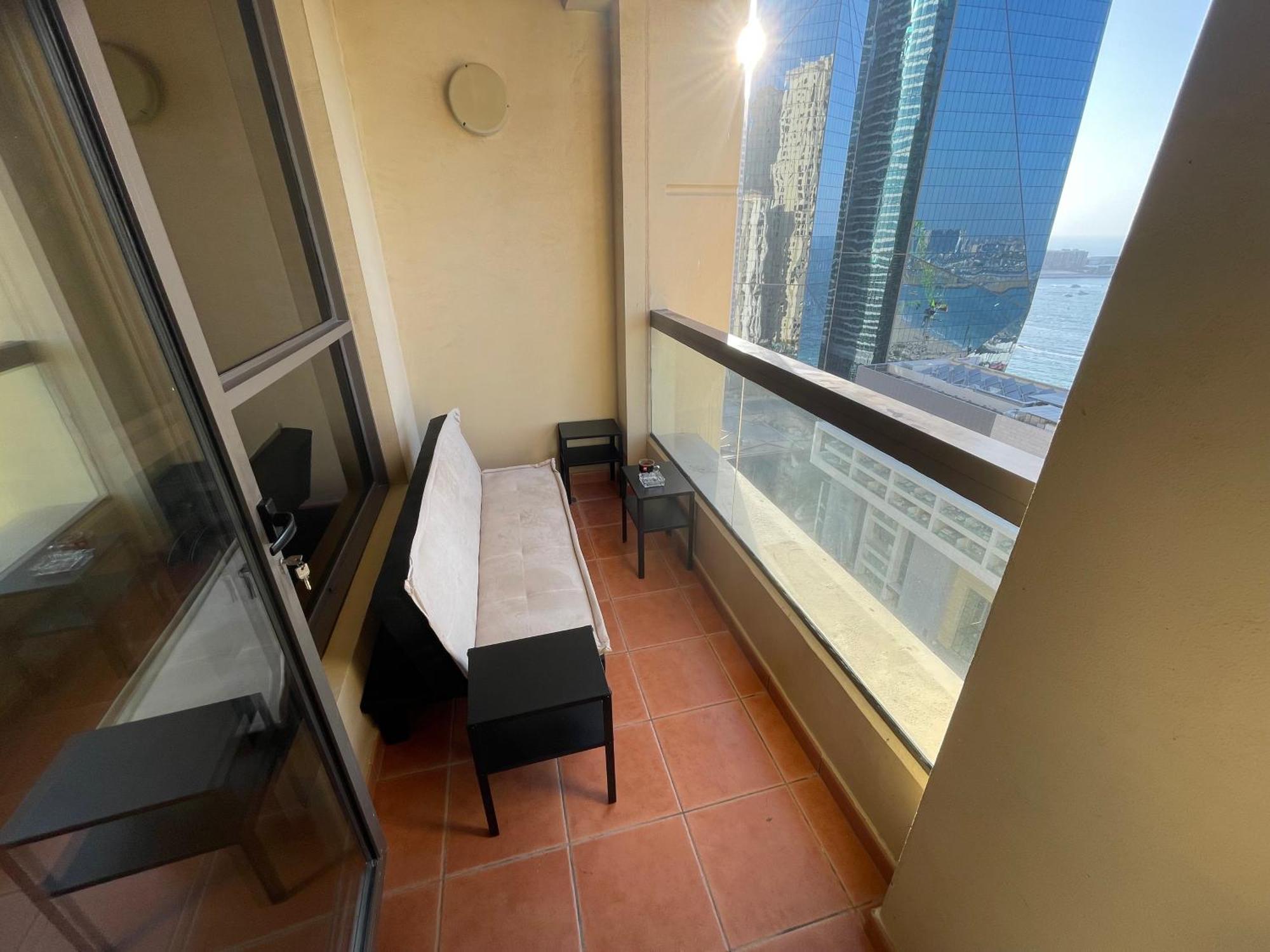 Seaview Beach Hostel Jbr - Walk To Beach - Gym - Pool - Metro Station Dubaj Kültér fotó