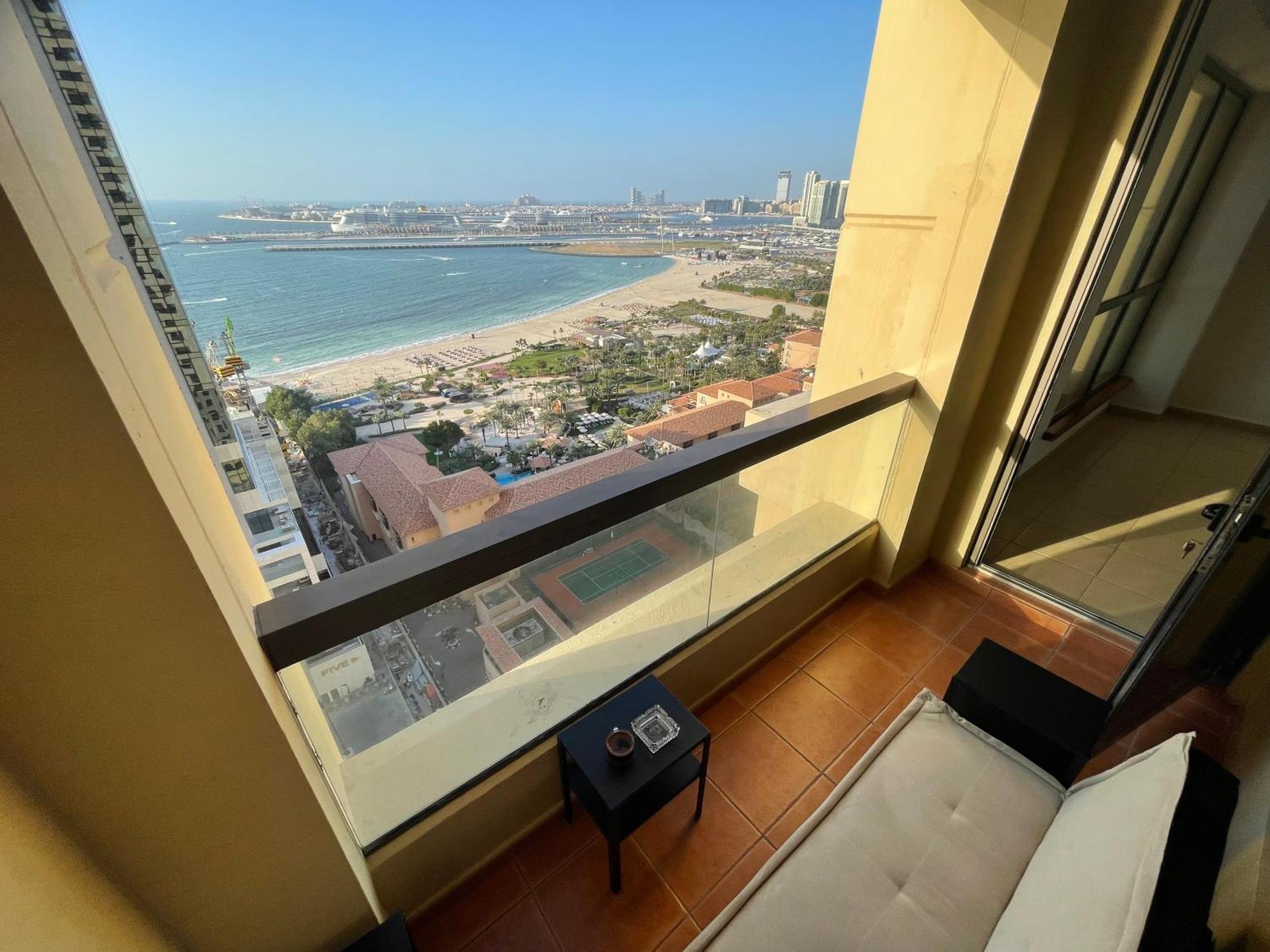 Seaview Beach Hostel Jbr - Walk To Beach - Gym - Pool - Metro Station Dubaj Kültér fotó